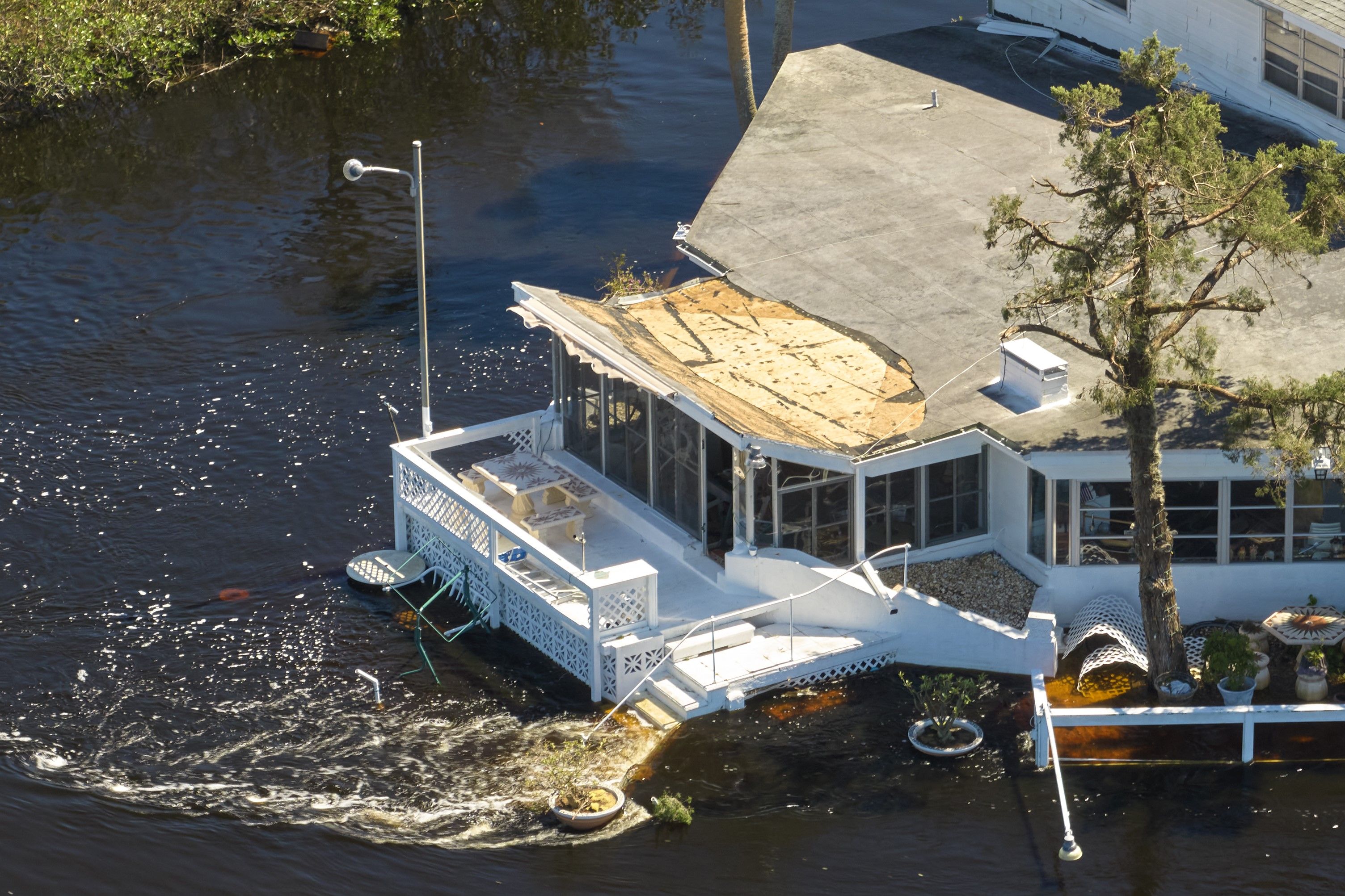 hurricane-ian-flooded-houses-in-florida-residentia-2024-12-06-02-39-30-utc